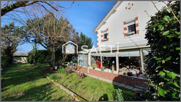 Charmante maison en pierre et brique, beau terrain avec un puit, garage