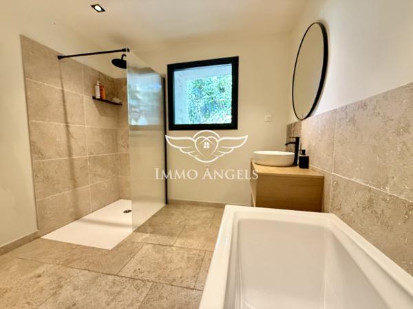 Nîmes ouest , villa rénovée,  plain pied, 4 chambres, piscine, garage, petite dépendance