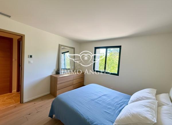 Nîmes ouest , villa rénovée,  plain pied, 4 chambres, piscine, garage, petite dépendance