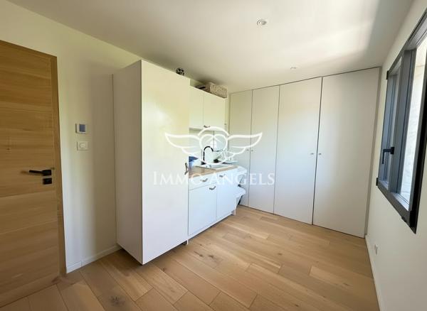Nîmes ouest , villa rénovée,  plain pied, 4 chambres, piscine, garage, petite dépendance