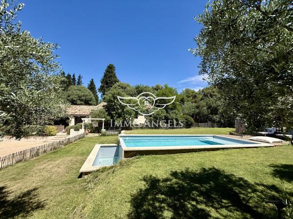 Nîmes ouest , villa rénovée,  plain pied, 4 chambres, piscine, garage, petite dépendance