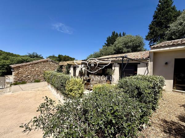 Nîmes ouest , villa rénovée,  plain pied, 4 chambres, piscine, garage, petite dépendance