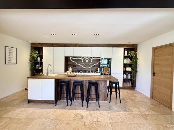 Nîmes ouest , villa rénovée,  plain pied, 4 chambres, piscine, garage, petite dépendance