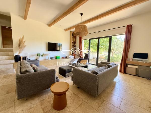 Nîmes ouest , villa rénovée,  plain pied, 4 chambres, piscine, garage, petite dépendance