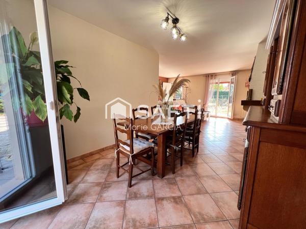 Maison de plain-pied 103 m² – 4 chambres – Terrain 2 000 m² – Garages & ateliers