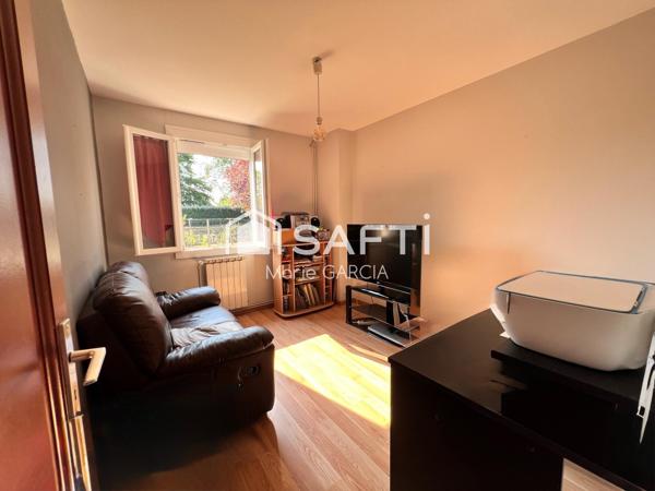 Maison de plain-pied 103 m² – 4 chambres – Terrain 2 000 m² – Garages & ateliers