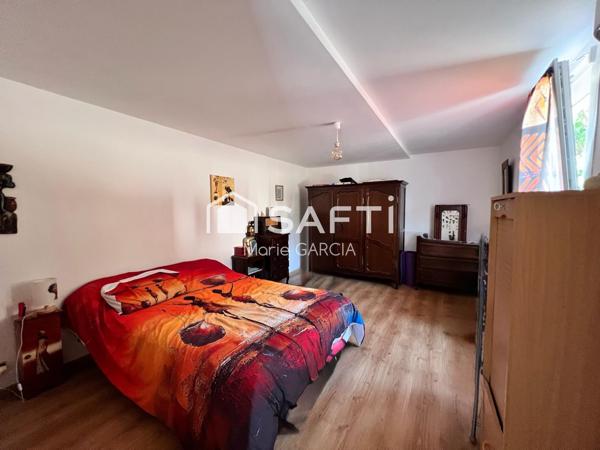 Maison de plain-pied 103 m² – 4 chambres – Terrain 2 000 m² – Garages & ateliers