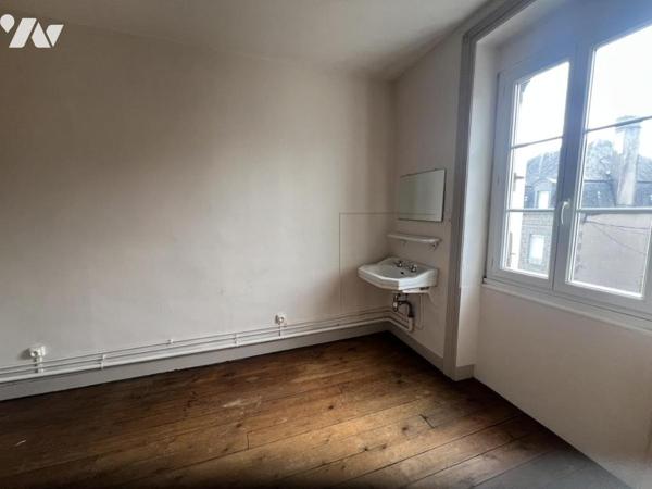 LA FERTE MACE, immeuble de 2 logements pour locatif ou habitation