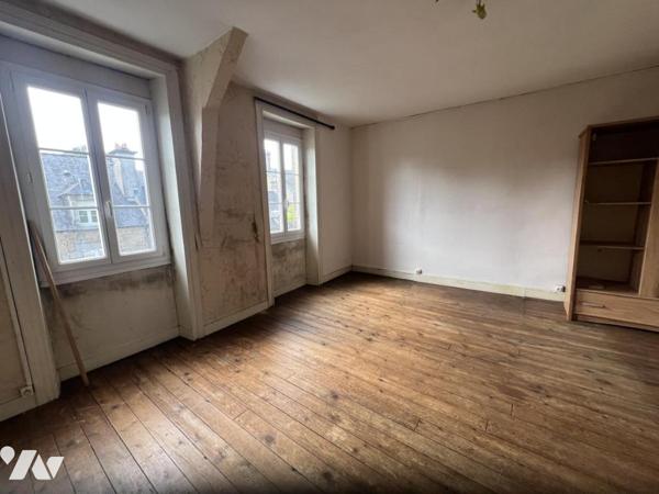 LA FERTE MACE, immeuble de 2 logements pour locatif ou habitation