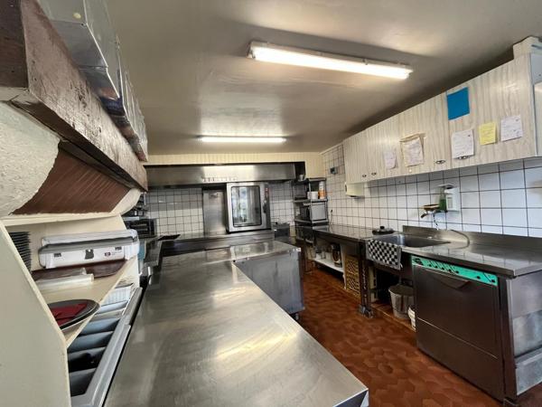 Fonds de commerce bar, restaurant ,jeux, 140 m2, secteur Combronde.