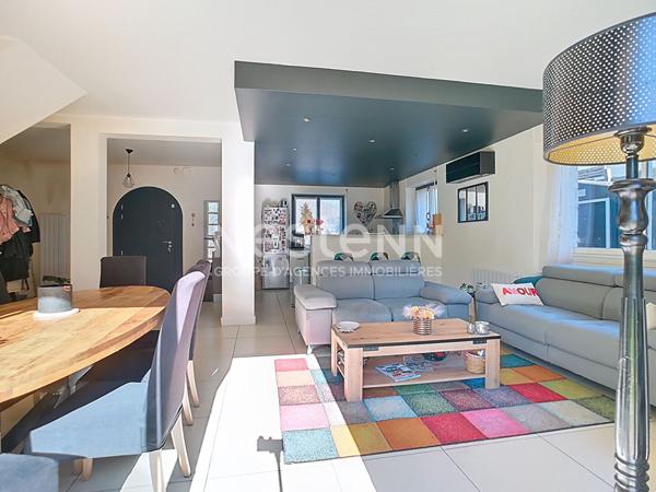 Maison rénovée à vendre à Cosnac en lotissement - 5 chambres - 1 bureau - climatisation - 1 garage - Idéal grande famille