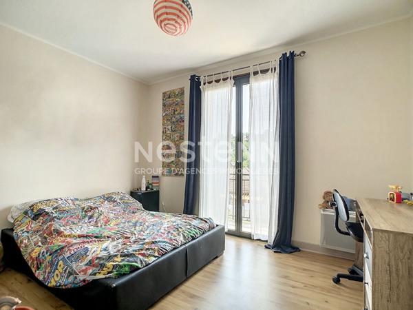 Maison rénovée à vendre à Cosnac en lotissement - 5 chambres - 1 bureau - climatisation - 1 garage - Idéal grande famille