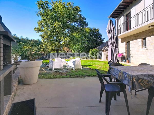 Maison rénovée à vendre à Cosnac en lotissement - 5 chambres - 1 bureau - climatisation - 1 garage - Idéal grande famille