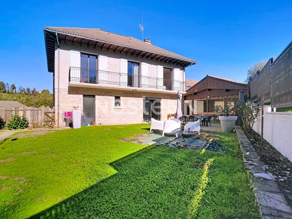 Maison rénovée à vendre à Cosnac en lotissement - 5 chambres - 1 bureau - climatisation - 1 garage - Idéal grande famille