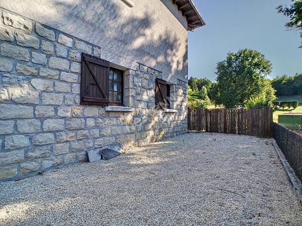 Maison rénovée à vendre à Cosnac en lotissement - 5 chambres - 1 bureau - climatisation - 1 garage - Idéal grande famille