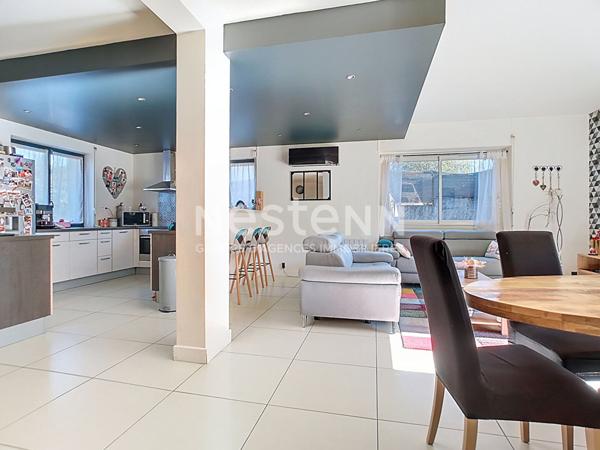 Maison rénovée à vendre à Cosnac en lotissement - 5 chambres - 1 bureau - climatisation - 1 garage - Idéal grande famille