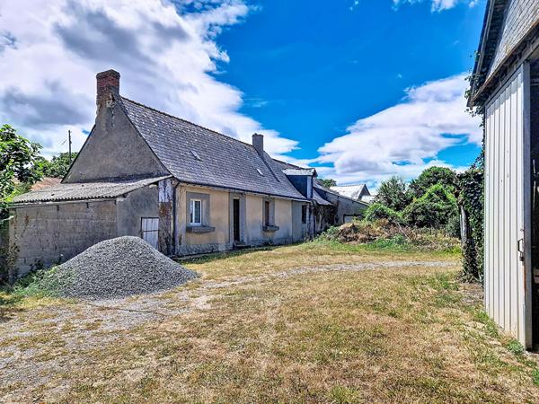 Maison à rénover et grange de 60m2 à Bauné Loire-Authion