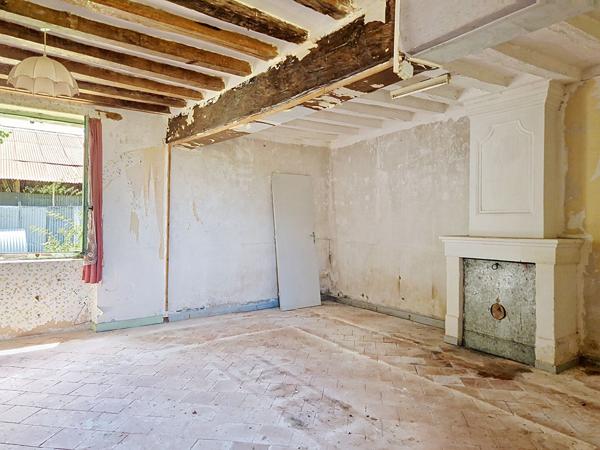 Maison à rénover et grange de 60m2 à Bauné Loire-Authion