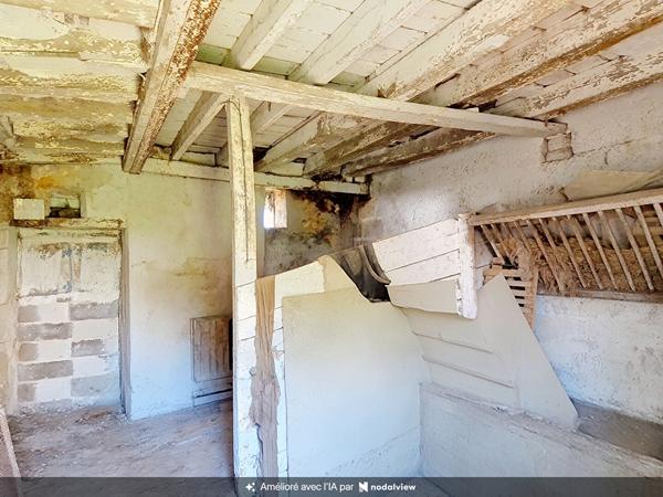 Maison à rénover et grange de 60m2 à Bauné Loire-Authion