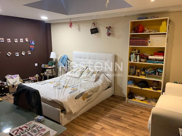 Maison de ville à vendre à Bressuire - 8 pièces, 5 chambres de 163m² habitable