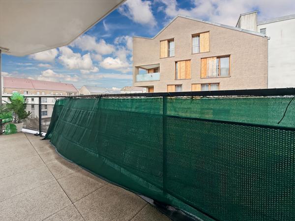 F3 au coeur de ville avec terrasse et 1 place de parking en sous sol