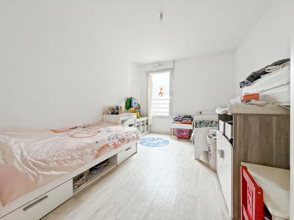 F3 au coeur de ville avec terrasse et 1 place de parking en sous sol