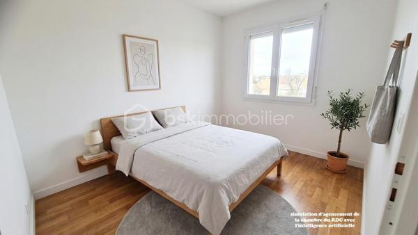 Dans un village à 9mn de CLAYE, maison individuelle composée d'une entrée sur séjour double avec cuisine américaine aménagée, l'ensemble ouvrant sur une grande véranda, une chambre, salle d'eau, WC, garage. A l'étage dégagement, 4 chambres, salle de bains, WC. Le tout sur un terrain de 501m² sans vis à vis. Les gros + de cette maison de 2001, panneaux solaires, pombe à chaleur, ballon thermodynamique. Abri de jardin