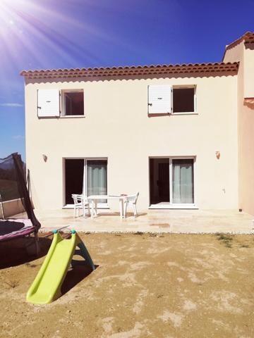 Maison familiale récente - La Bastidonne