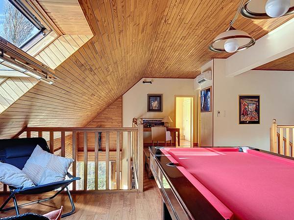 Maison d'architecte, 4 chambres et vie de plain pied, sur sous-sol, Gouezec