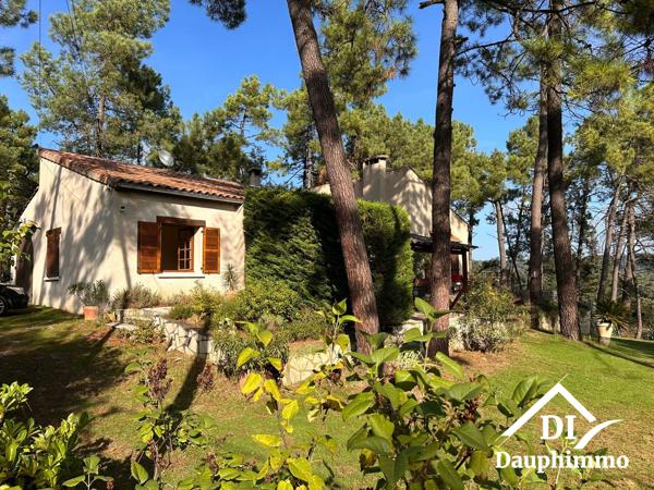 Peyrins, Villa grand terrain dans pinède avec piscine