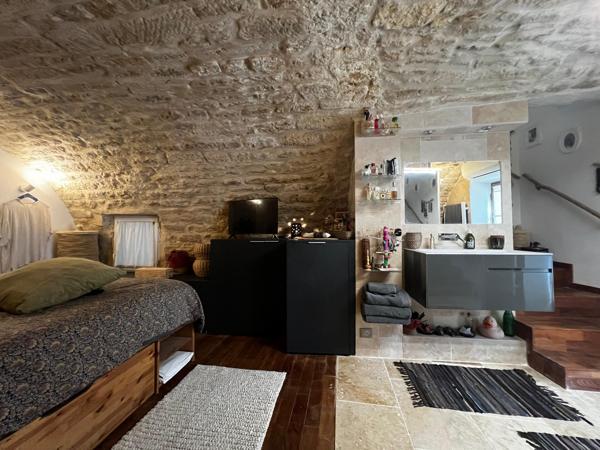 Maison 130 m² à Vendargues 6 chambres, studio indépendant et parking.
