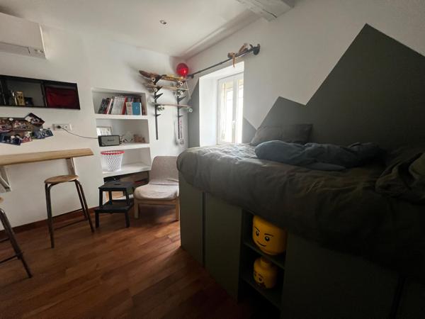 Maison 130 m² à Vendargues 6 chambres, studio indépendant et parking.
