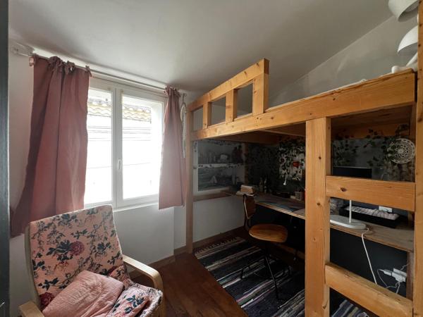 Maison 130 m² à Vendargues 6 chambres, studio indépendant et parking.