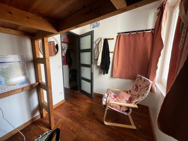 Maison 130 m² à Vendargues 6 chambres, studio indépendant et parking.