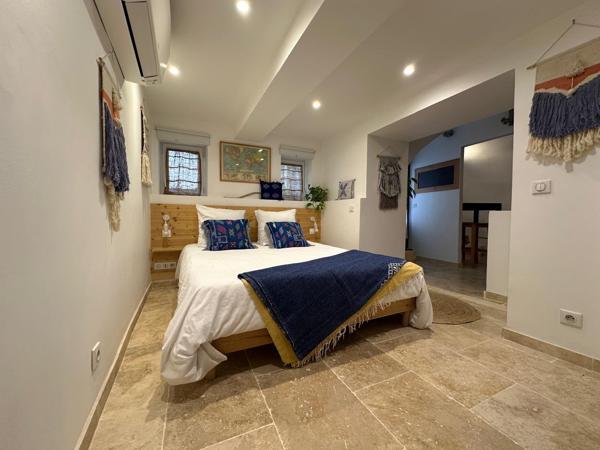 Maison 130 m² à Vendargues 6 chambres, studio indépendant et parking.