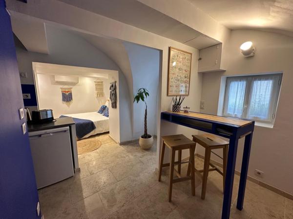 Maison 130 m² à Vendargues 6 chambres, studio indépendant et parking.