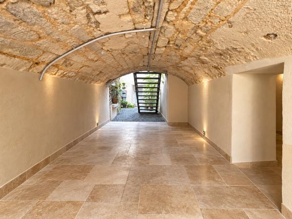 Maison 130 m² à Vendargues 6 chambres, studio indépendant et parking.