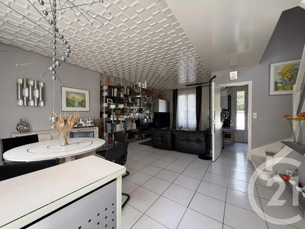 Maison à vendre  4 pièces - 80 m 2   ST MAUR DES FOSSES  - 94