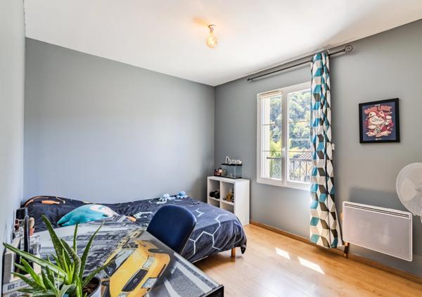 À vendre – Maison 2009 – 130 m² – 4 chambres – Piscine – Dépendance – Calme & commodités