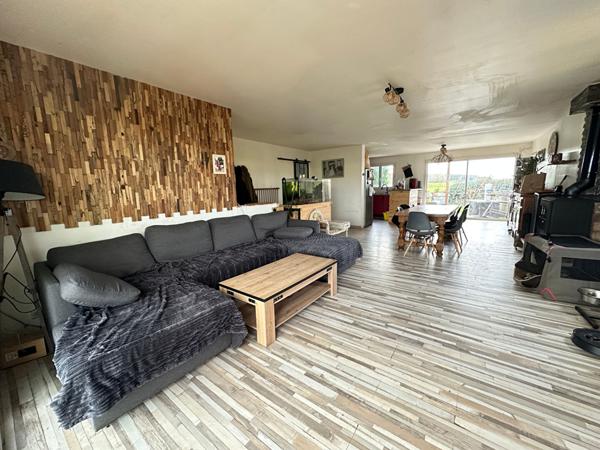Maison de plain pied avec 3 chambres + bureau à vendre à Aizenay avec 1000 m² de terrain