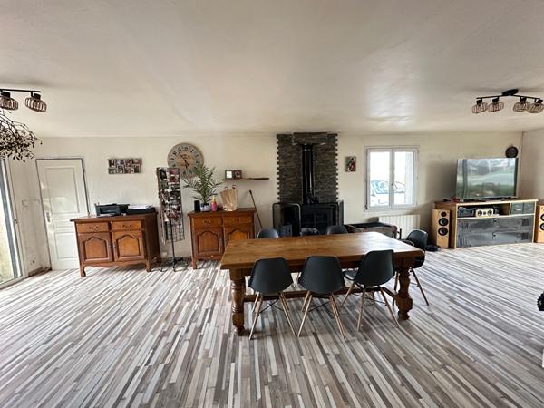 Maison de plain pied avec 3 chambres + bureau à vendre à Aizenay avec 1000 m² de terrain