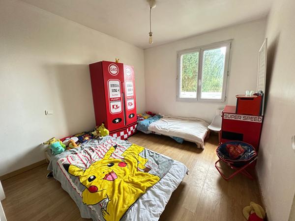 Maison de plain pied avec 3 chambres + bureau à vendre à Aizenay avec 1000 m² de terrain