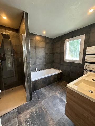 Maison de plain pied avec 3 chambres + bureau à vendre à Aizenay avec 1000 m² de terrain