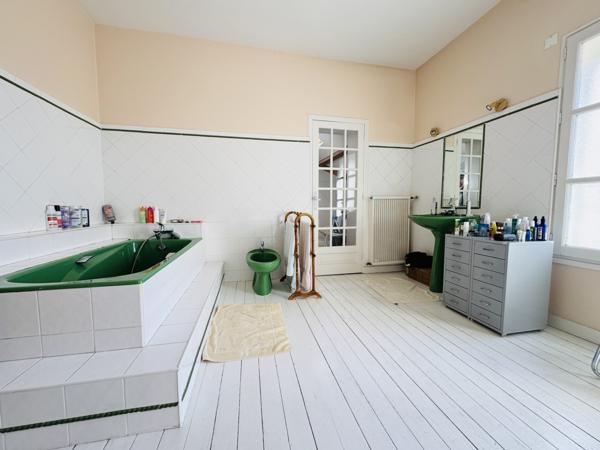 MAISON AVEC JARDIN CENTRE VILLE DE CHÂTELLERAULT AU CALME Réf 2632