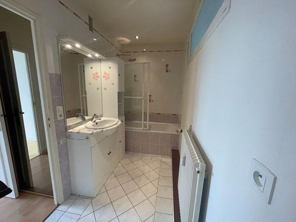 LAVAL, appartement T2bis de 58.37m²