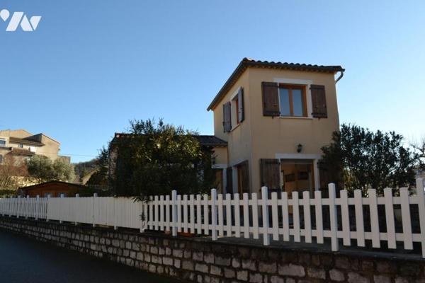 MAISON INDIVIDUELLE AVEC TERRAIN ATTENANT DE 315 m²