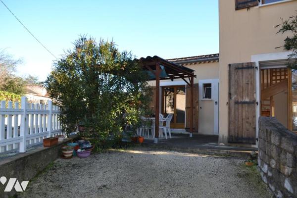 MAISON INDIVIDUELLE AVEC TERRAIN ATTENANT DE 315 m²