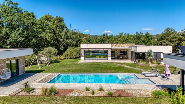 Gréoux-les-Bains – Villa d’architecte contemporaine aux prestations d’exception