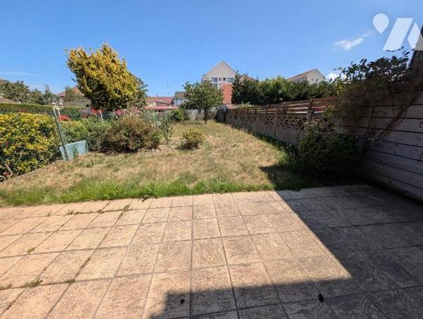 En exclusivité chez votre Notaire ! Proche de toutes commodités dans une rue calme, MAISON 4 ch...