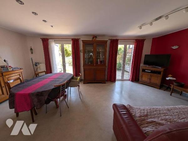 En exclusivité chez votre Notaire ! Proche de toutes commodités dans une rue calme, MAISON 4 ch...